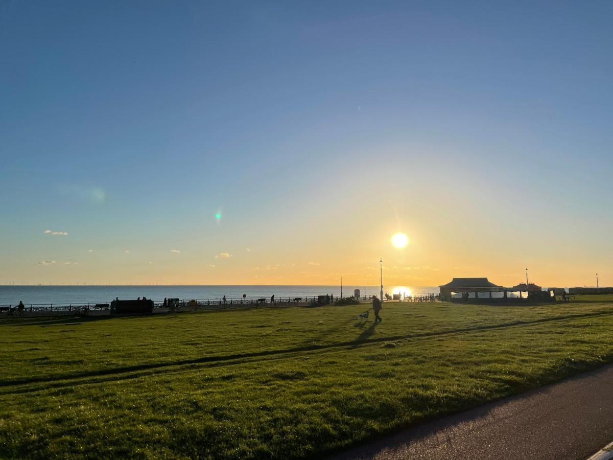 Beautiful, Central, 3 Min Walk From Beach, 2 King Doubles Brighton Ngoại thất bức ảnh